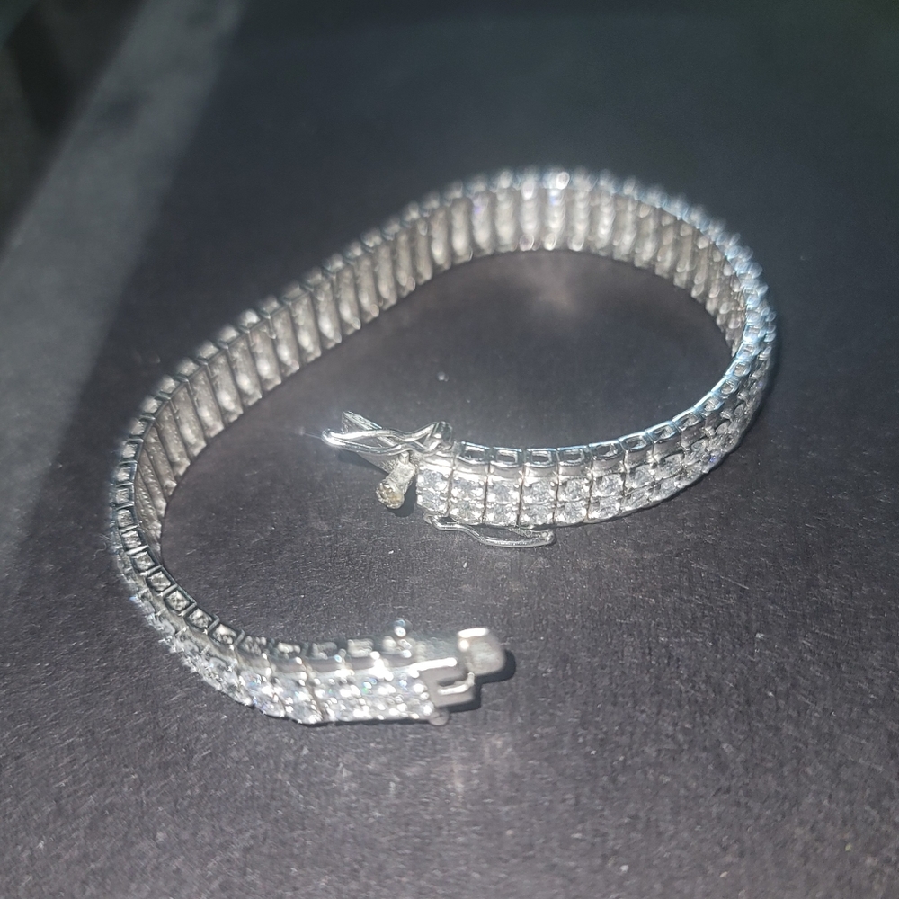 B108  White Diamond Tennis Bracelet